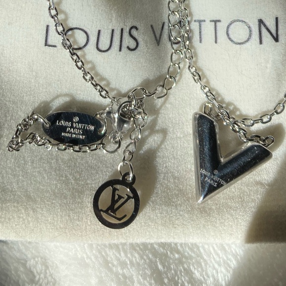 Authentic Louis Vuitton V-Shaped Silver Pendant Necklace - Picture 6 of 16
